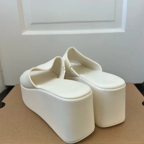 SHEIN Platform Slide Sandals - Picture 4 of 8